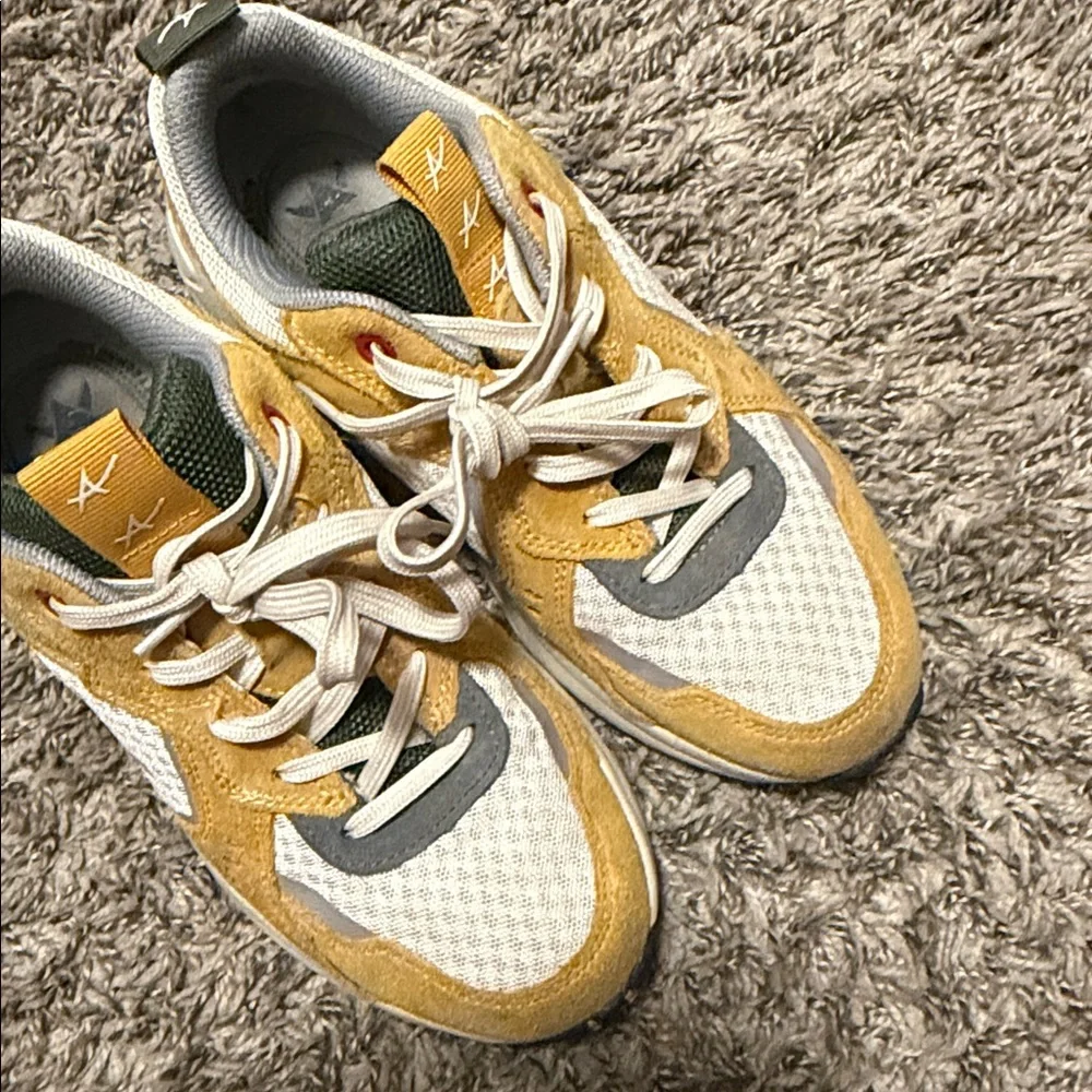 Mephisto all rounder women’s dynamic sneakers yellow size 7.5